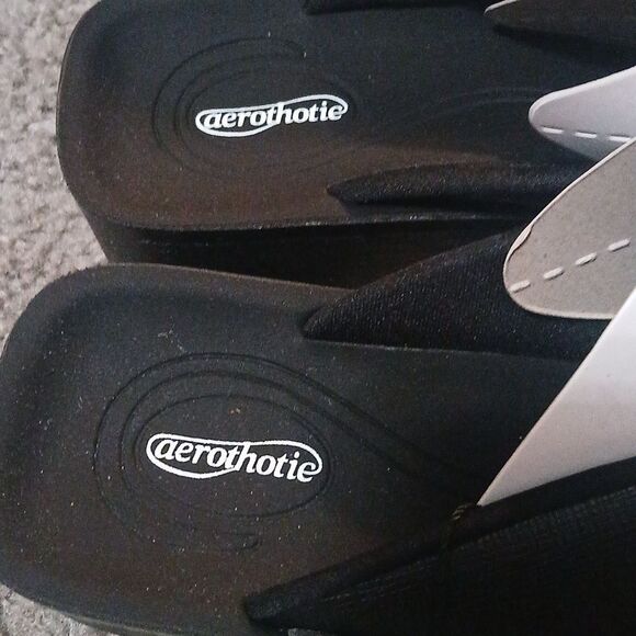 Aerothotic black sandals  Sz 7  NIB - Picture 5 of 10
